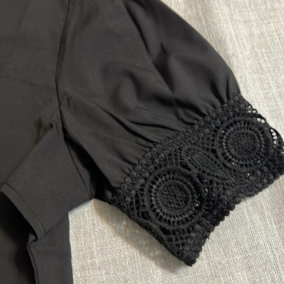 Emery Rose blouse top - Picture 3 of 8